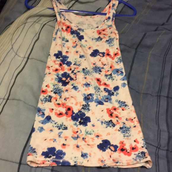 Form fitting Floral tank top - Picture 3 of 4